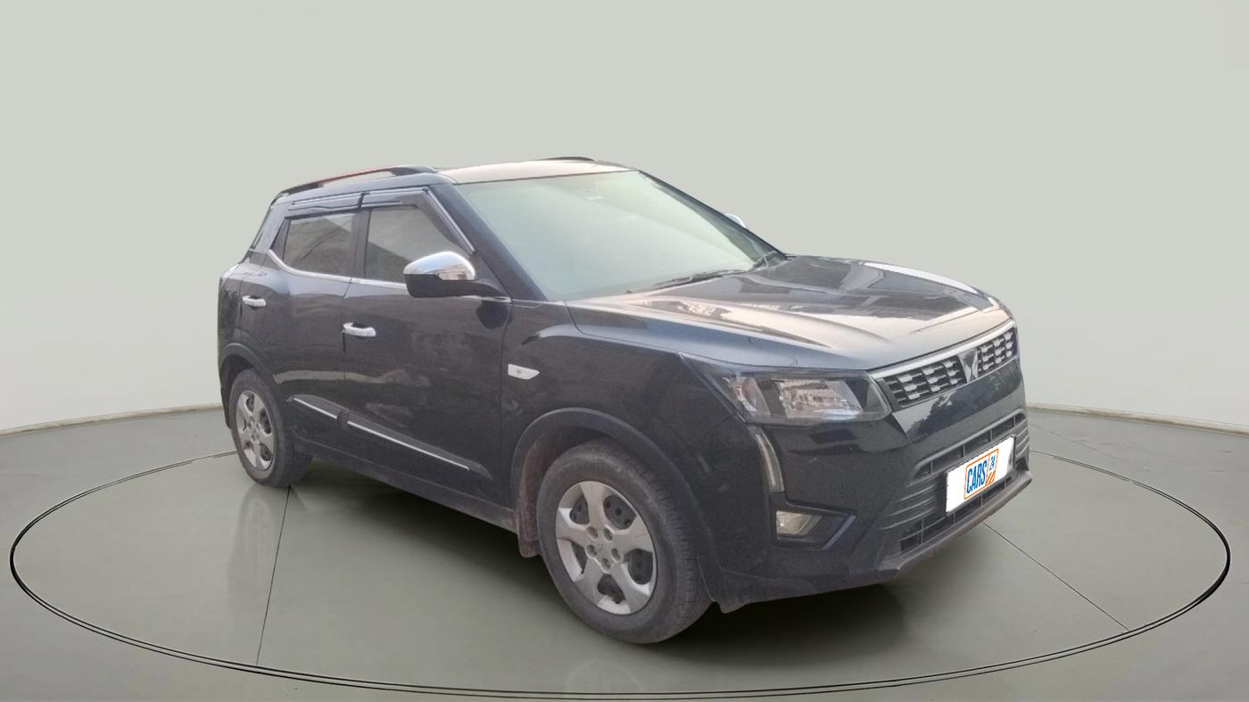 2024 Mahindra XUV300 W6 1.2 PETROL, Petrol, Manual, 28,572 km, exterior