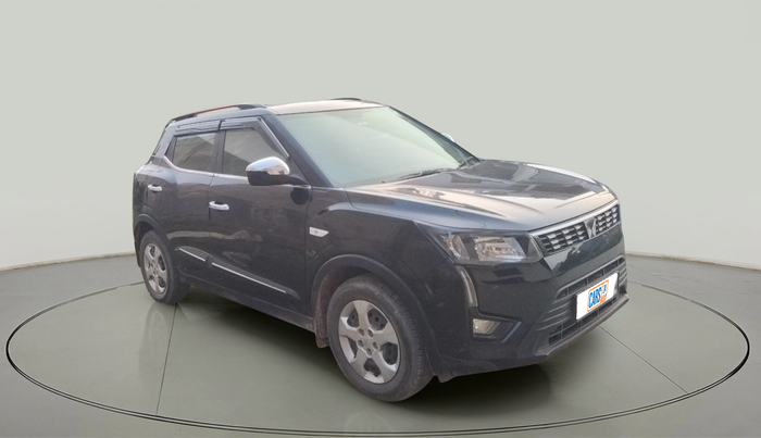 2024 Mahindra XUV300 W6 1.2 PETROL, Petrol, Manual, 28,572 km, exterior