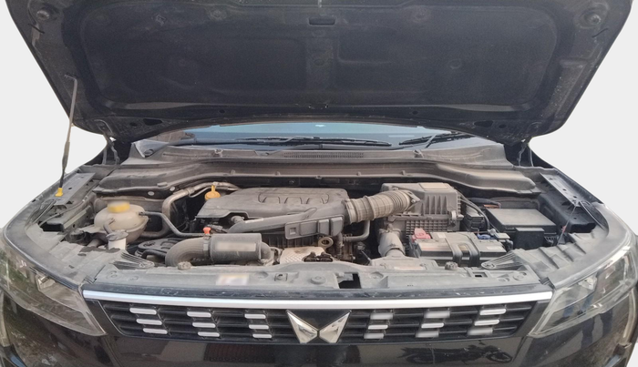 2024 Mahindra XUV300 W6 1.2 PETROL, Petrol, Manual, 28,572 km, exterior