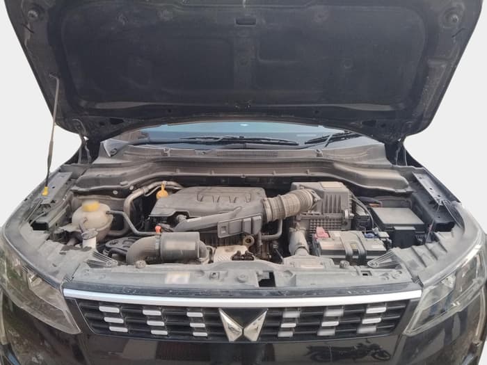 2024 Mahindra XUV300 W6 1.2 PETROL, Petrol, Manual, 28,572 km, exterior