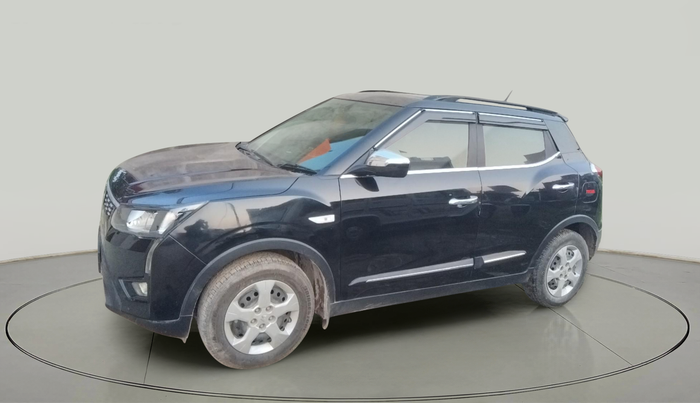 2024 Mahindra XUV300 W6 1.2 PETROL, Petrol, Manual, 28,572 km, exterior