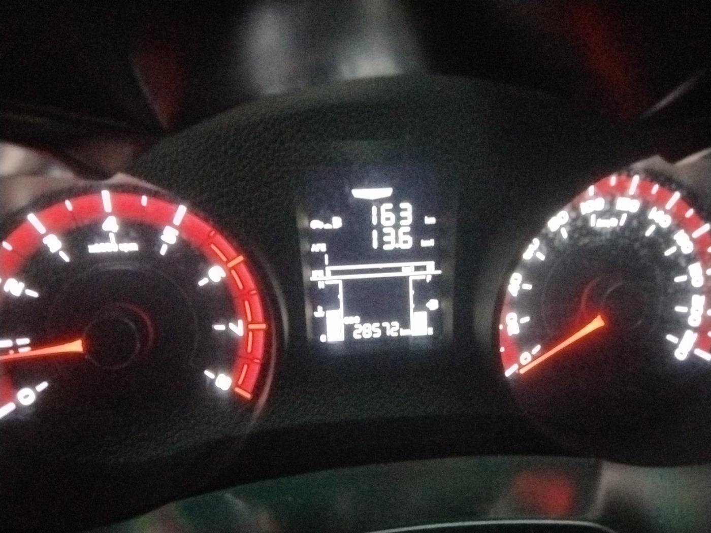 2024 Mahindra XUV300 W6 1.2 PETROL, Petrol, Manual, 28,572 km, interior