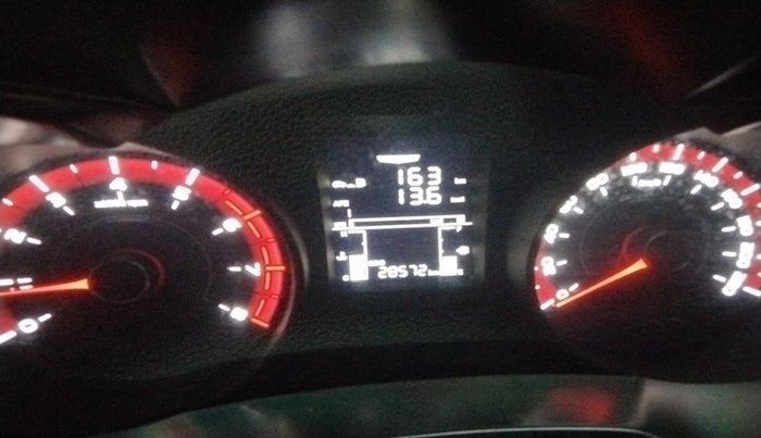 2024 Mahindra XUV300 W6 1.2 PETROL, Petrol, Manual, 28,572 km, interior