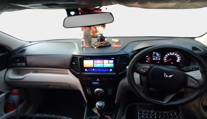 2024 Mahindra XUV300 W6 1.2 PETROL, Petrol, Manual, 28,572 km, interior