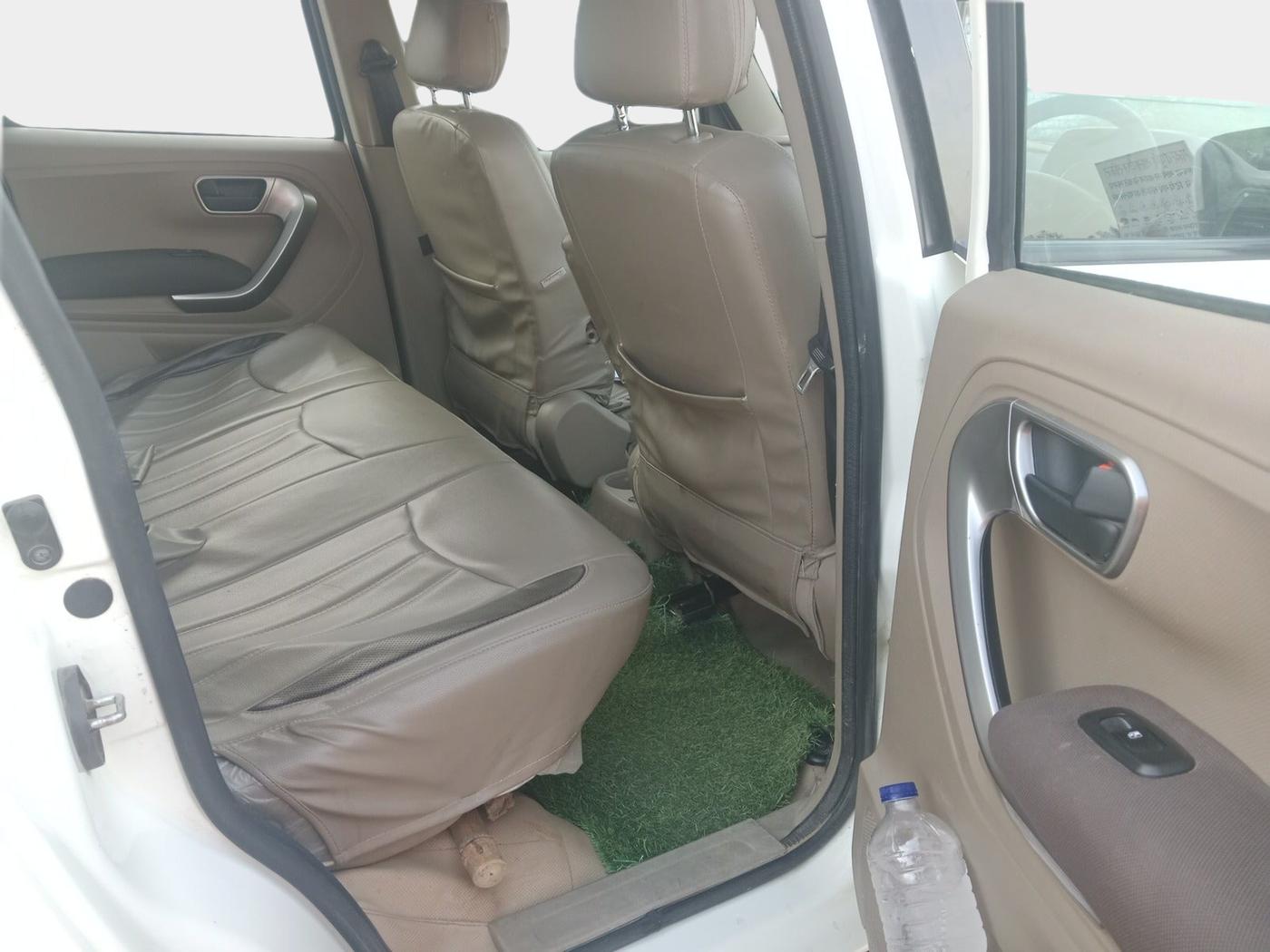 2020 Mahindra TUV300 T10, Diesel, Manual, 76,500 km, interior