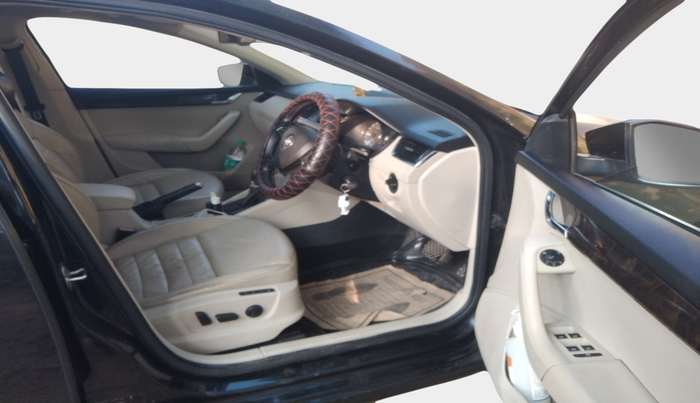 2014 Skoda Octavia AMBITION 2.0 TDI AT, Diesel, Automatic, 82,942 km, interior