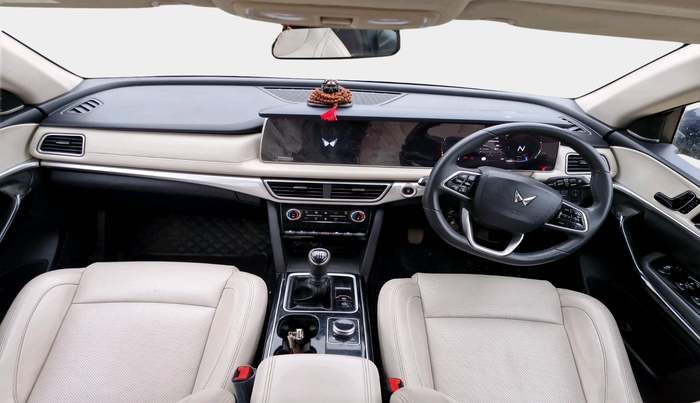 2023 Mahindra XUV700 AX 7 LUXURY D MT 7 STR, Diesel, Manual, 43,824 km, interior