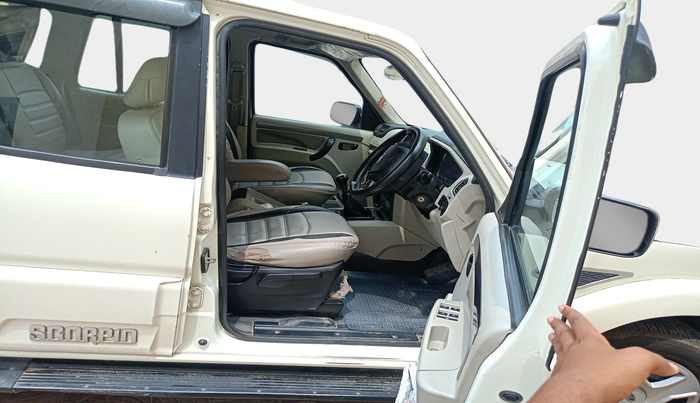 2020 Mahindra Scorpio S9, Diesel, Manual, 1,63,513 km, interior