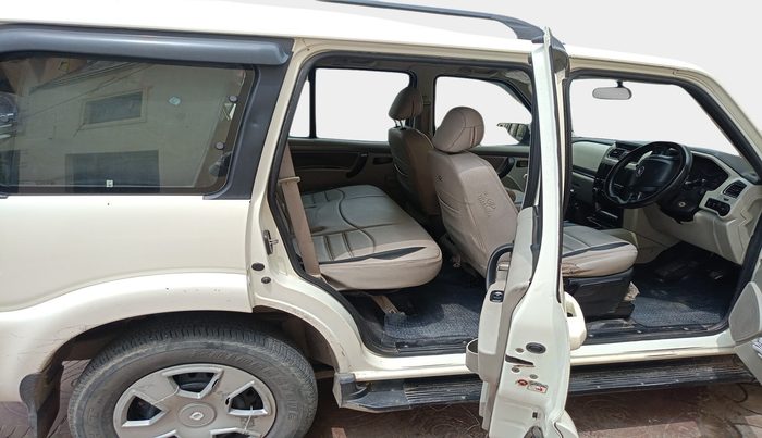 2020 Mahindra Scorpio S9, Diesel, Manual, 1,63,513 km, interior