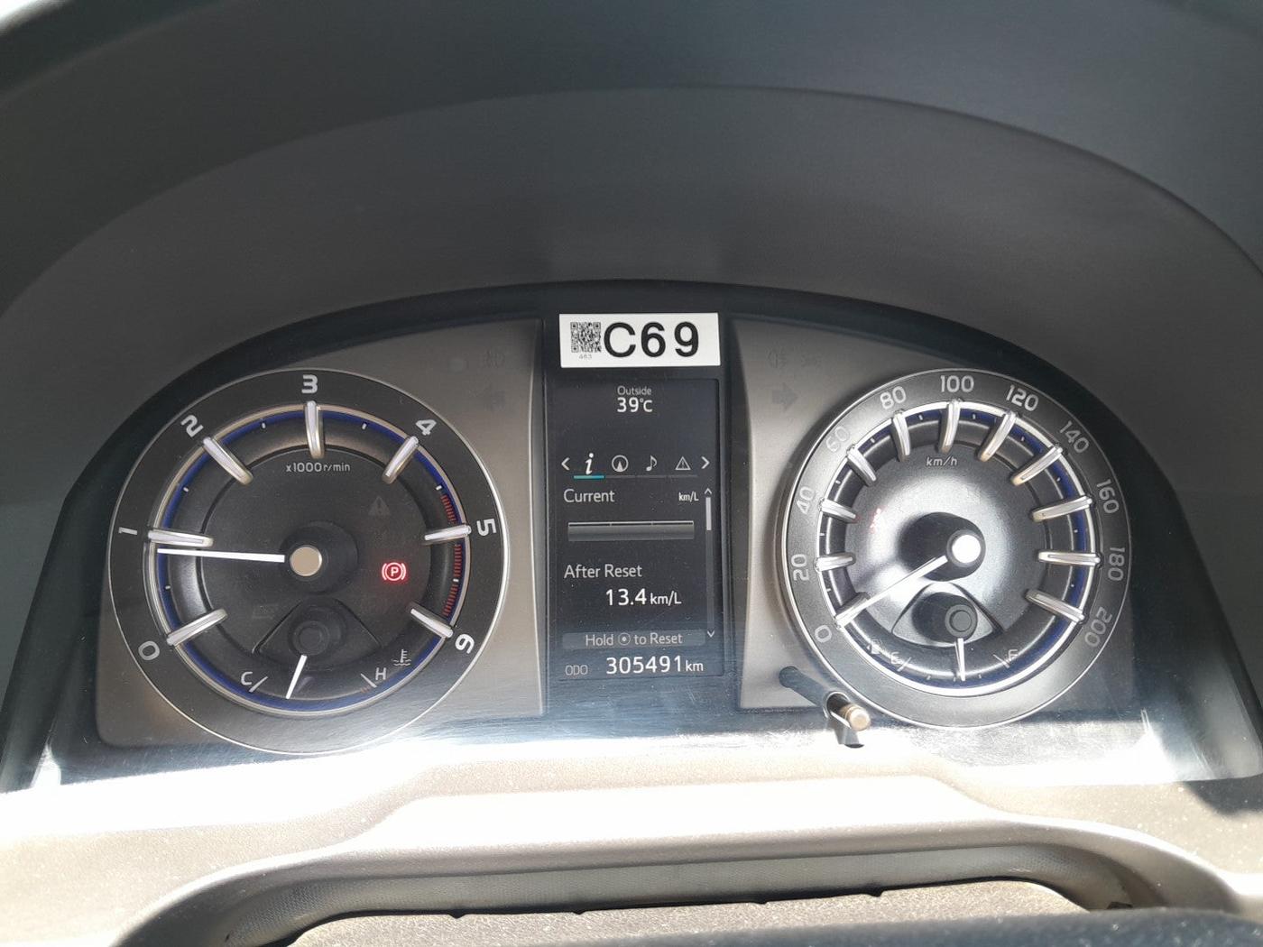 2018 Toyota Innova Crysta 2.4 VX 8 STR, Diesel, Manual, 3,05,491 km, interior