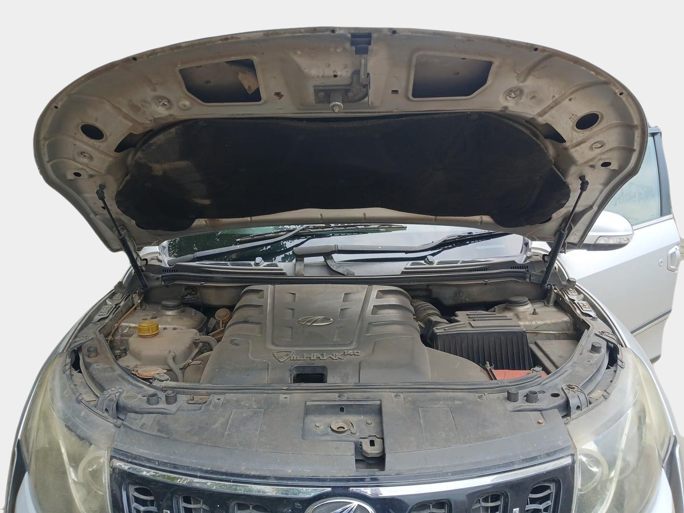 2016 Mahindra XUV500 W10, Diesel, Manual, 1,05,000 km, exterior