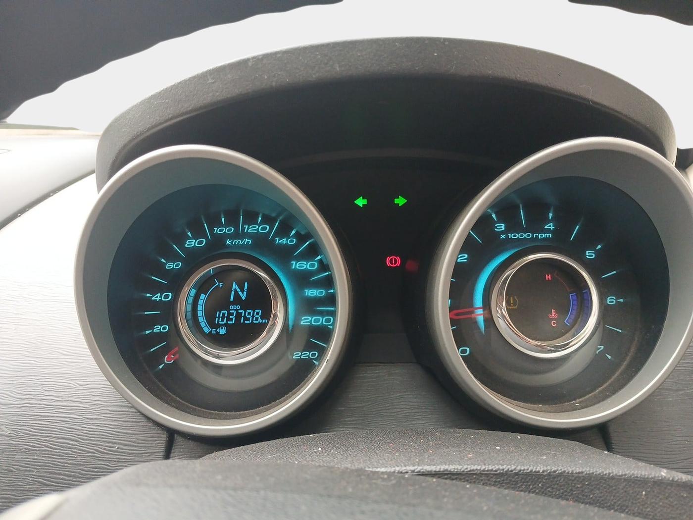 2016 Mahindra XUV500 W10, Diesel, Manual, 1,05,000 km, interior