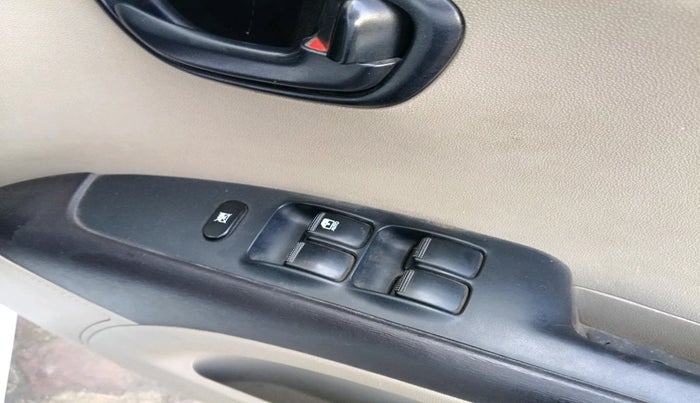 2015 Hyundai i10 MAGNA 1.1, Petrol, Manual, 1,21,516 km, interior