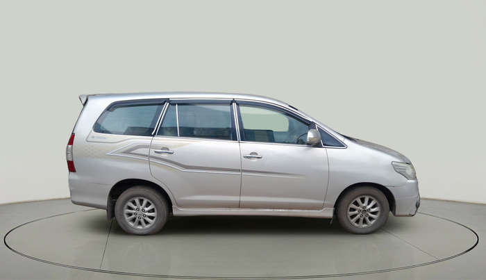 2013 Toyota Innova 2.5 VX 7 STR, Diesel, Manual, 2,07,670 km, exterior