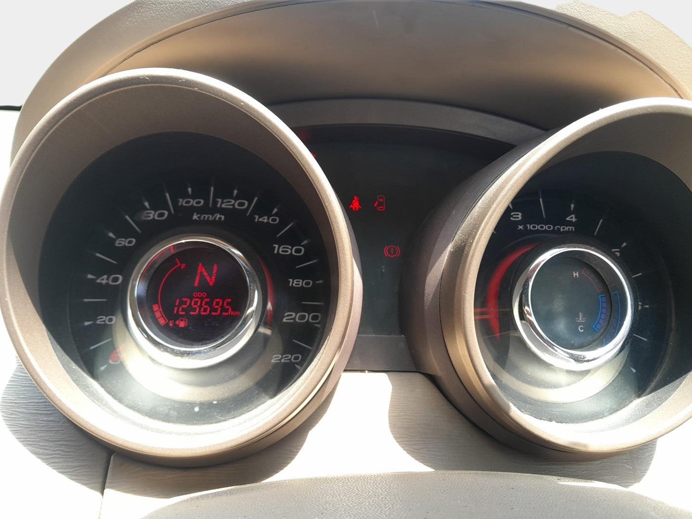 2015 Mahindra XUV500 W8, Diesel, Manual, 1,29,695 km, interior