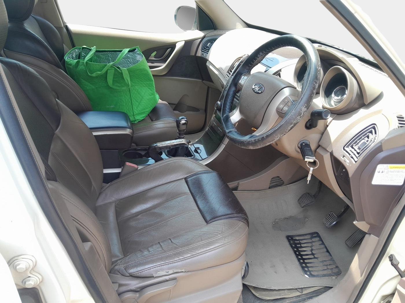 2015 Mahindra XUV500 W8, Diesel, Manual, 1,29,695 km, interior