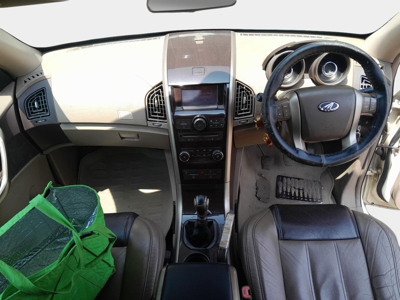 2015 Mahindra XUV500 W8, Diesel, Manual, 1,29,695 km, interior