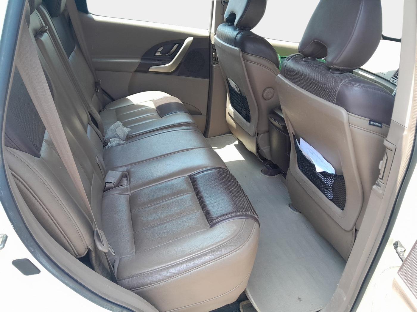 2015 Mahindra XUV500 W8, Diesel, Manual, 1,29,695 km, interior