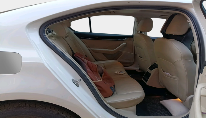 2017 Skoda Octavia 2.0 TDI L&K AT, Diesel, Automatic, 1,26,729 km, interior