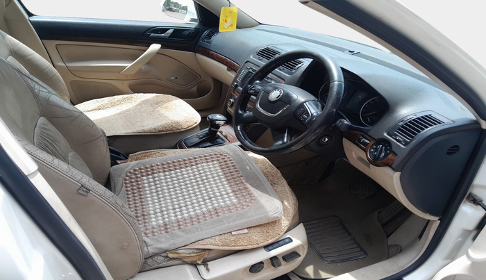 2012 Skoda Laura L&K 2.0 TDI AT, Diesel, Automatic, 1,48,058 km, interior