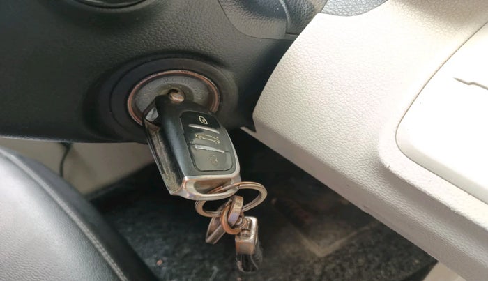 2020 Mahindra XUV300 W4 1.5 DIESEL, Diesel, Manual, 1,43,486 km, interior