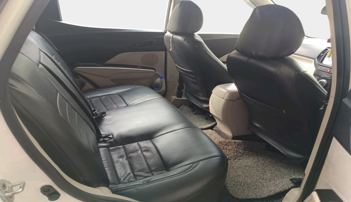 2020 Mahindra XUV300 W4 1.5 DIESEL, Diesel, Manual, 1,43,486 km, interior