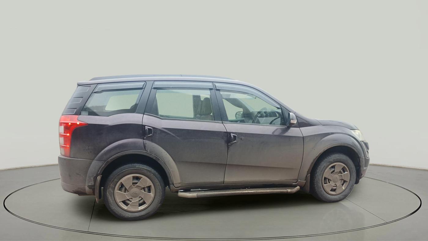 2016 Mahindra XUV500 W6 1.99, Diesel, Manual, 1,25,576 km, exterior
