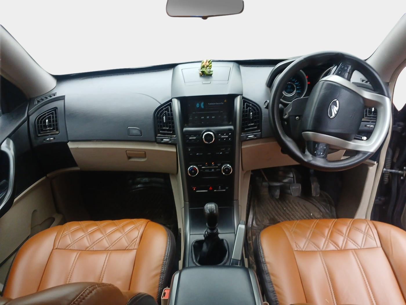 2016 Mahindra XUV500 W6 1.99, Diesel, Manual, 1,25,576 km, interior