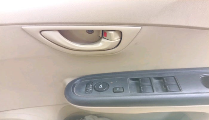 2016 Honda Amaze 1.5L I-DTEC S, Diesel, Manual, 1,59,468 km, interior