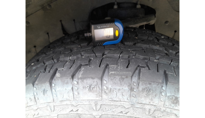 2024 Mahindra Thar Roxx  AX7 L Petrol AT 2WD, Petrol, Automatic, 3,824 km, tyre