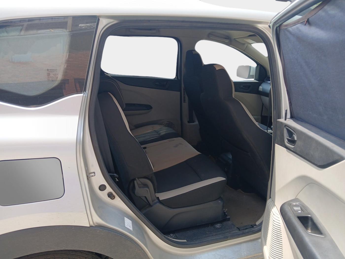 2019 Renault TRIBER RXT, Petrol, Manual, 46,300 km, interior