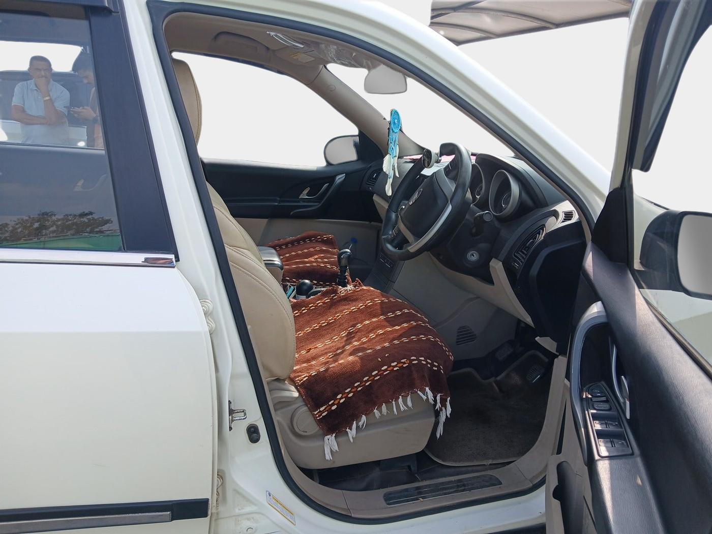 2016 Mahindra XUV500 W6, Diesel, Manual, 44,58,458 km, interior