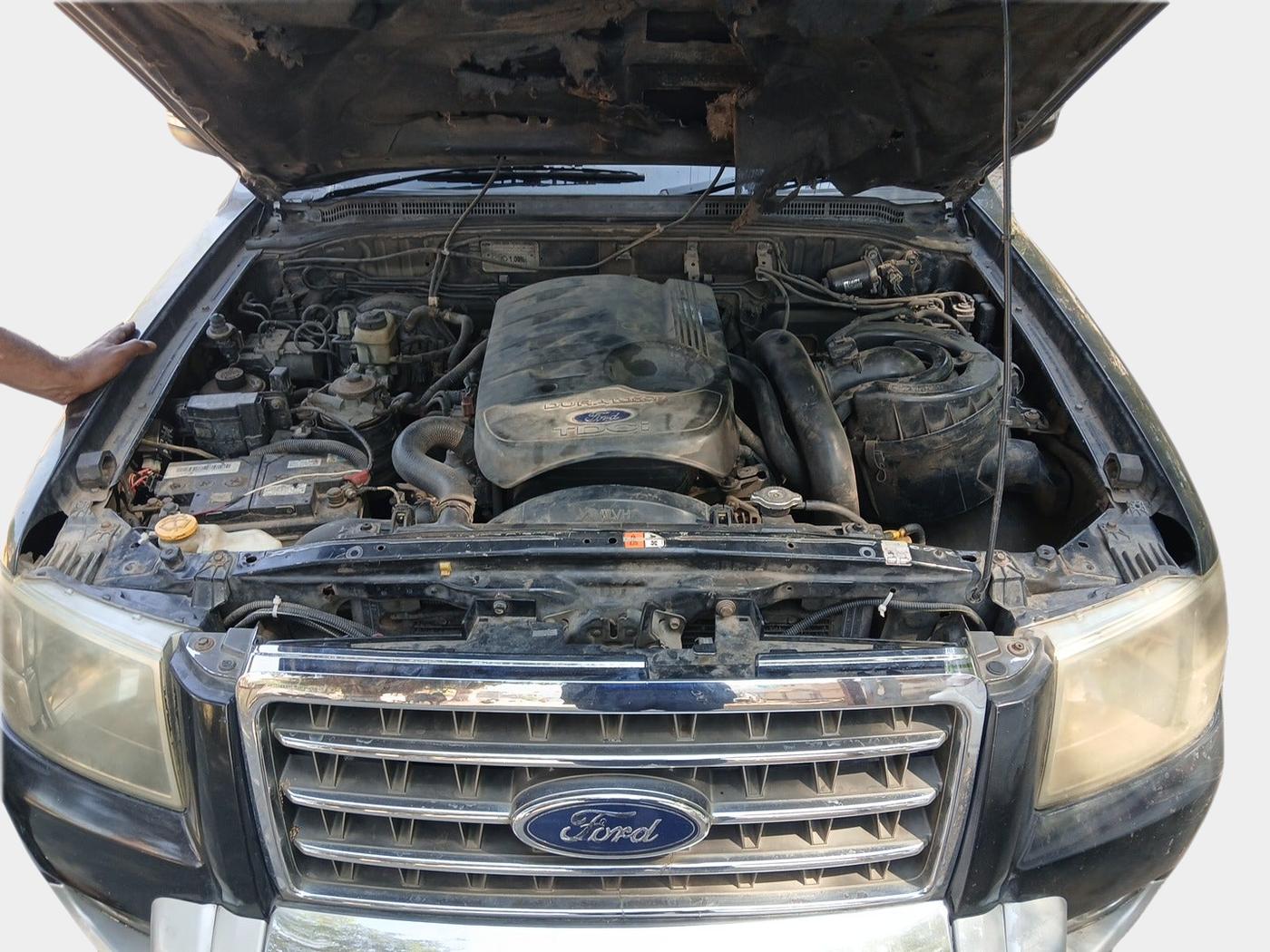 2010 Ford Endeavour 2.5L 4X2 MT, Diesel, Manual, 1,14,006 km, exterior