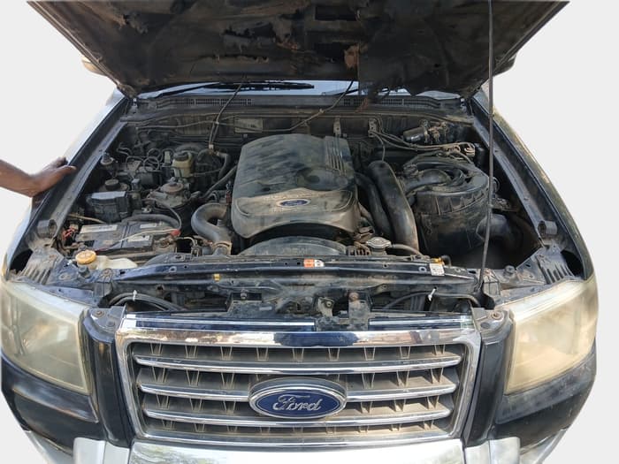 2010 Ford Endeavour 2.5L 4X2 MT, Diesel, Manual, 1,14,006 km, exterior