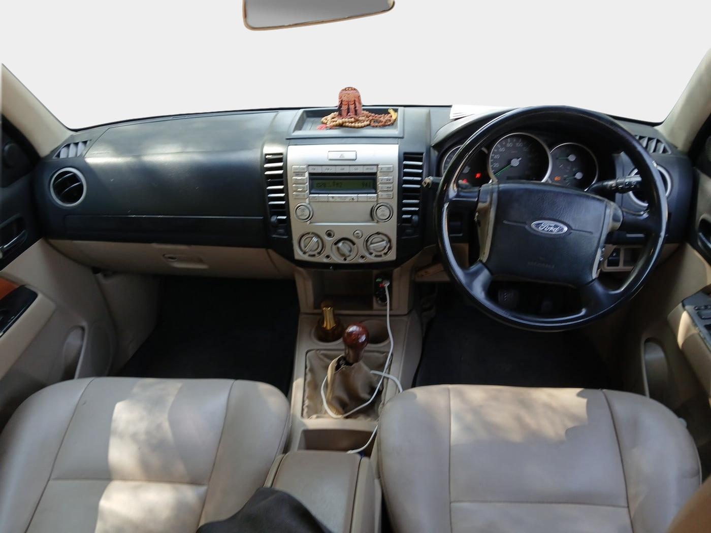 2010 Ford Endeavour 2.5L 4X2 MT, Diesel, Manual, 1,14,006 km, interior