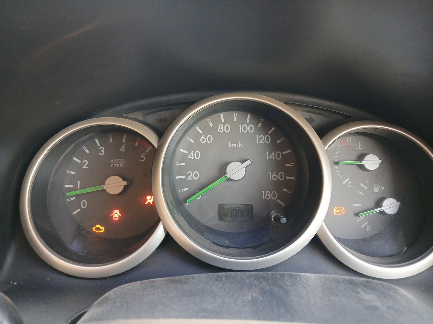 2010 Ford Endeavour 2.5L 4X2 MT, Diesel, Manual, 1,14,006 km, interior