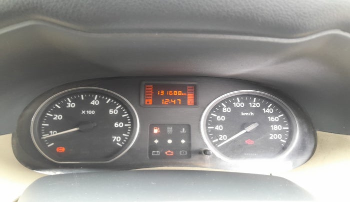 2015 Nissan Terrano XV D THP PREMIUM 110 PS, Diesel, Manual, 1,31,688 km, interior
