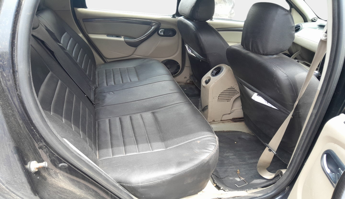 2015 Nissan Terrano XV D THP PREMIUM 110 PS, Diesel, Manual, 1,31,688 km, interior