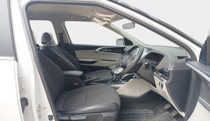 2022 KIA CARENS PRESTIGE PLUS 1.4 PETROL 7 STR, Petrol, Manual, 24,594 km, interior
