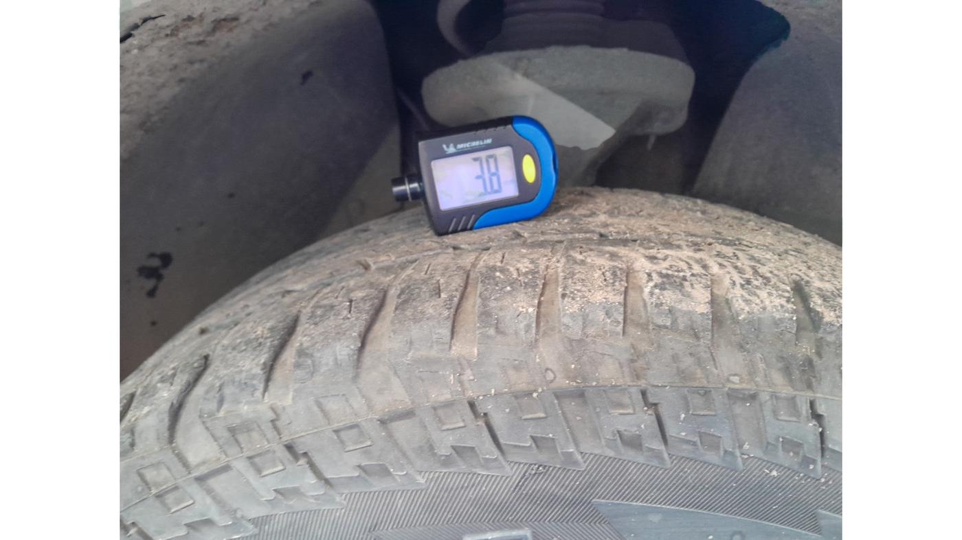 2012 Mahindra XUV500 W8, Diesel, Manual, 1,42,449 km, tyre