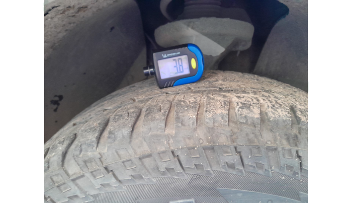 2012 Mahindra XUV500 W8, Diesel, Manual, 1,42,449 km, tyre