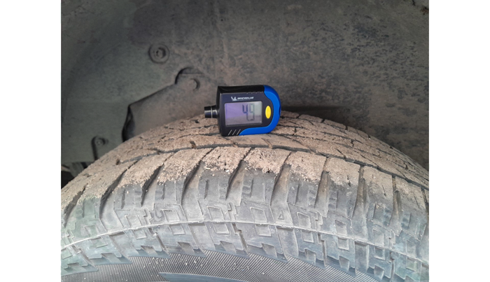 2012 Mahindra XUV500 W8, Diesel, Manual, 1,42,449 km, tyre