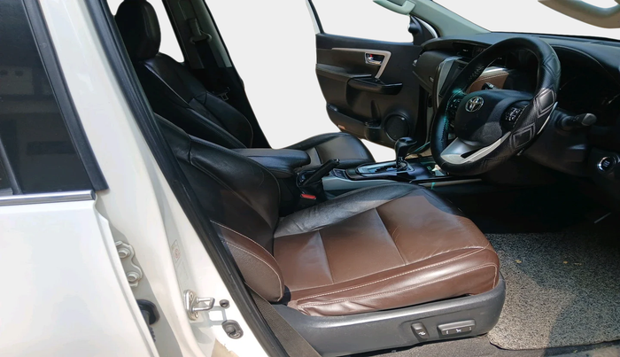 2017 Toyota Fortuner 2.8 4X2 AT, Diesel, Automatic, 1,36,716 km, interior