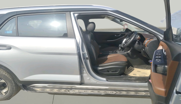 2023 Hyundai ALCAZAR PLATINUM 1.5 TURBO PETROL MT 7STR, Petrol, Manual, 11,401 km, interior