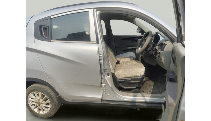 2016 Mahindra Kuv100 K8 D 6 STR, Diesel, Manual, 89,089 km, interior