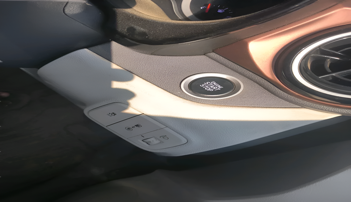 2024 Hyundai AURA SX 1.2 CNG, CNG, Manual, 70,415 km, interior