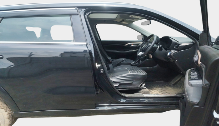 2024 Maruti Grand Vitara ZETA SMART HYBRID AT, Petrol, Automatic, 166 km, interior