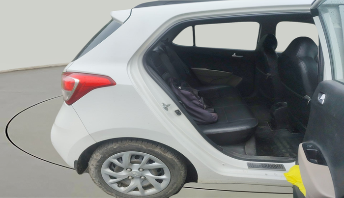 2018 Hyundai Grand i10 SPORTZ (O) 1.2 KAPPA VTVT, Petrol, Manual, 2,13,247 km, interior