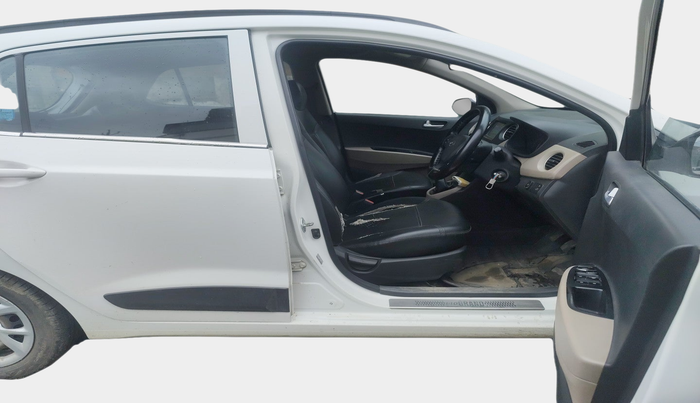 2018 Hyundai Grand i10 SPORTZ (O) 1.2 KAPPA VTVT, Petrol, Manual, 2,13,247 km, interior