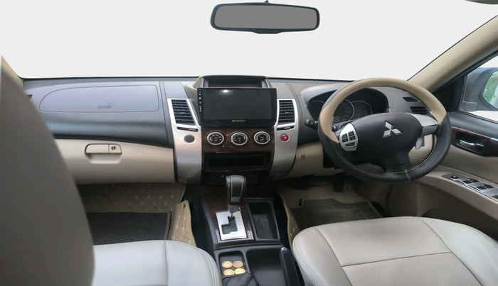 2014 Mitsubishi Pajero Sport 2.5 AT 4X2, Diesel, Automatic, 1,73,131 km, interior